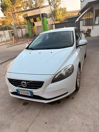 Volvo V40 D2, 192.000 Km, cambio automatico