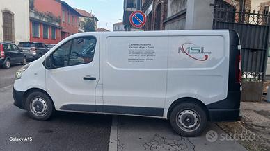 Renault Trafic T27 2.0 dCi PASSO LUNGO