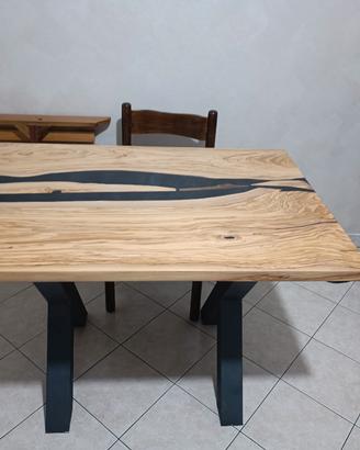 tavolo legno e resina 