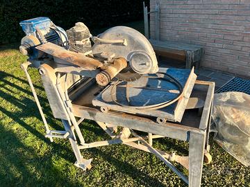 Taglia piastrelle ad acqua