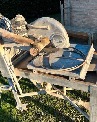 Taglia piastrelle ad acqua