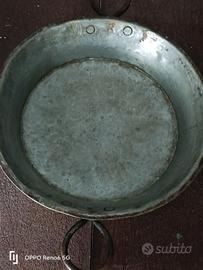 Padella in rame antico con due manici