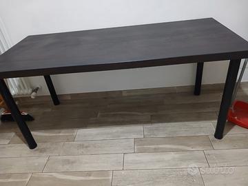 Tavolo di colore noce 170x78 cm