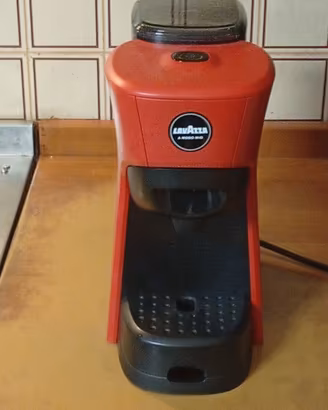 macchina del caffè pari al nuovo