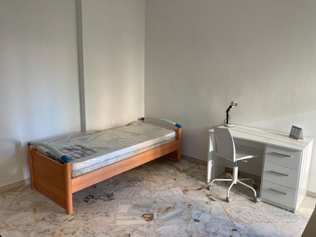 Stanza a studentessa a 50 metri dal Campus