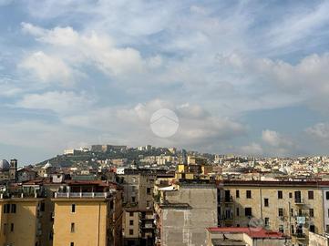 4 LOCALI A NAPOLI