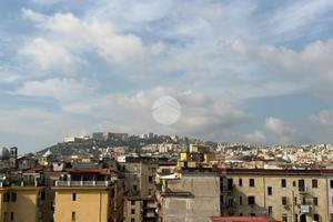 4 LOCALI A NAPOLI