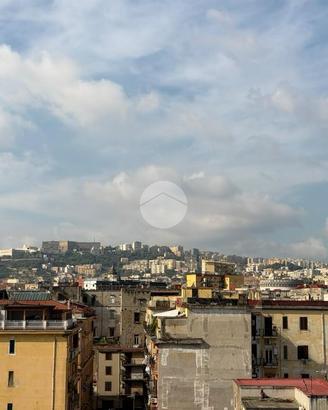4 LOCALI A NAPOLI