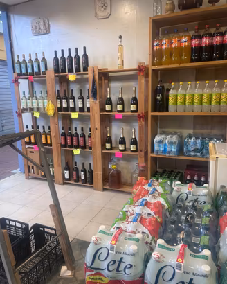 Box vendita vini e oli mercato rionale spinaceto