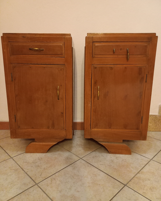 Coppia di comodini vintage in noce