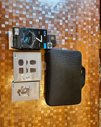 GoPro Hero 7 Black + Accessori