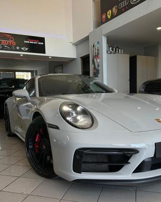 Porsche 911 Carrera 4 GTS