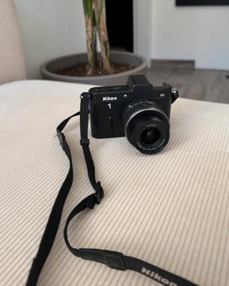 Nikon 1 v 1