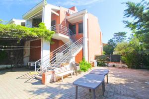 VILLA A SCHIERA A CAMPOMARINO
