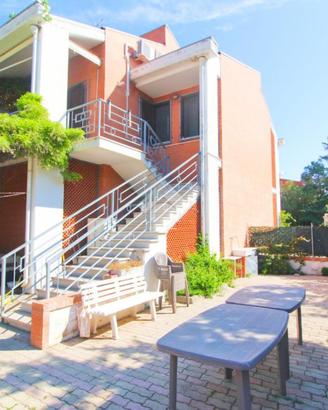 VILLA A SCHIERA A CAMPOMARINO