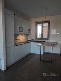 Cucina moderna angolare MOBILTURI con penisola