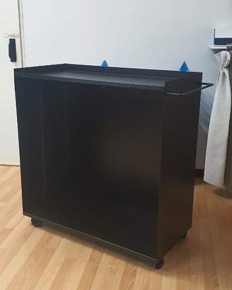 Carrello con ruote da show room