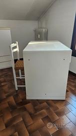 Scrivania in legno bianca