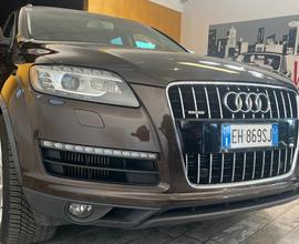 AUDI Q7 3.0 TDI 240 CV clean diesel quattro tip.