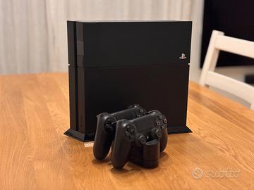 Playstation 4 500GB + Controllers e base ricarica