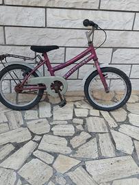 bicicletta da bambina vintage da riparare