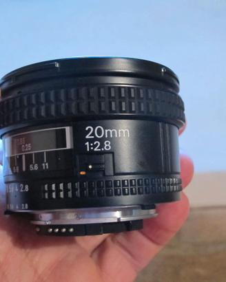 Nikon AF Nikkor 20mm / f 2.8