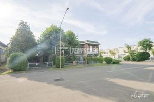 SOLUZIONE INDIPENDENTE BIFAMILIARE CON GIARDINO PR