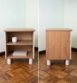 Coppia di comodini in legno