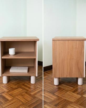 Coppia di comodini in legno