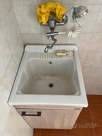 Lavatoio con rubinetteria