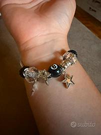 Bracciale Y2K nero con charms e perle