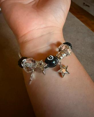 Bracciale Y2K nero con charms e perle