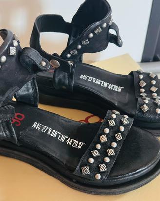 Sandali A.S.98 / S98 in vera pelle nera borchiati