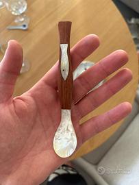 Cucchiaino madreperla e legno