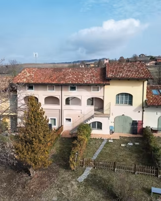 2 LOCALI A NOVELLO