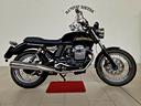 moto-guzzi-v7-classic-black-edition-2012