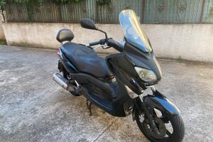 Yamaha X-Max 250
