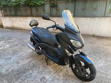 Yamaha X-Max 250