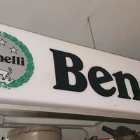 Insegna luminosa Benelli 