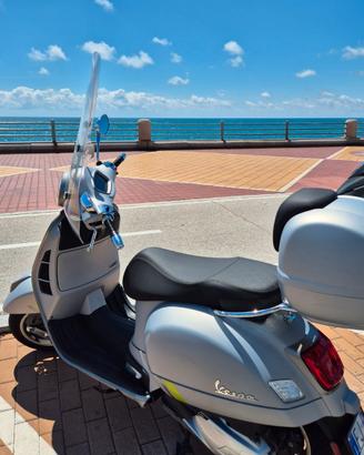 Vespa 300 GTS Supertech accessoriata