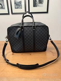 Borsa porta documenti Luis Vuitton Voyage NM