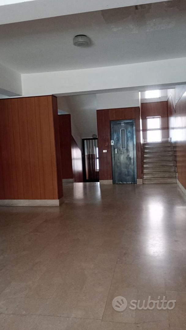 Ampio appartamento viale Laboccetta RC - Vista 5