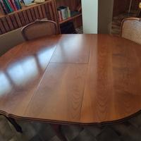 Tavolo rotondo con 4 sedie