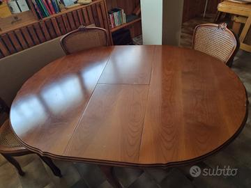 Tavolo rotondo con 4 sedie
