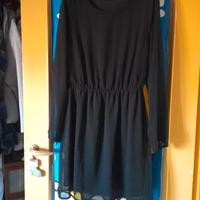 vestito nero con maniche trasparenti
