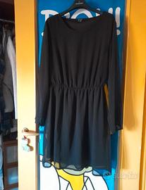 vestito nero con maniche trasparenti
