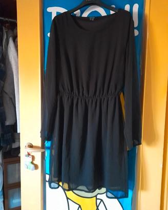 vestito nero con maniche trasparenti