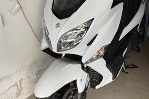 Scooter Suzuki Burgman 400 Bianco