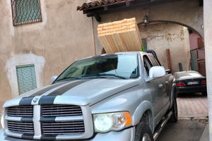 Dodge RAM 1500 Hemi-Permuta con 4x4 o furgone