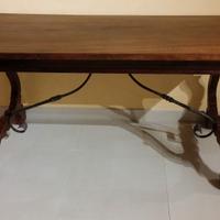 Tavolo a lira in noce, su asse unica, del '700.